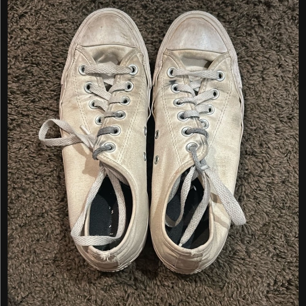 Converse White Sneakers Low-Top Classic Design
